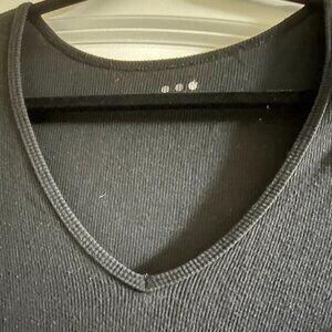 Three Dots Ribbed Tee